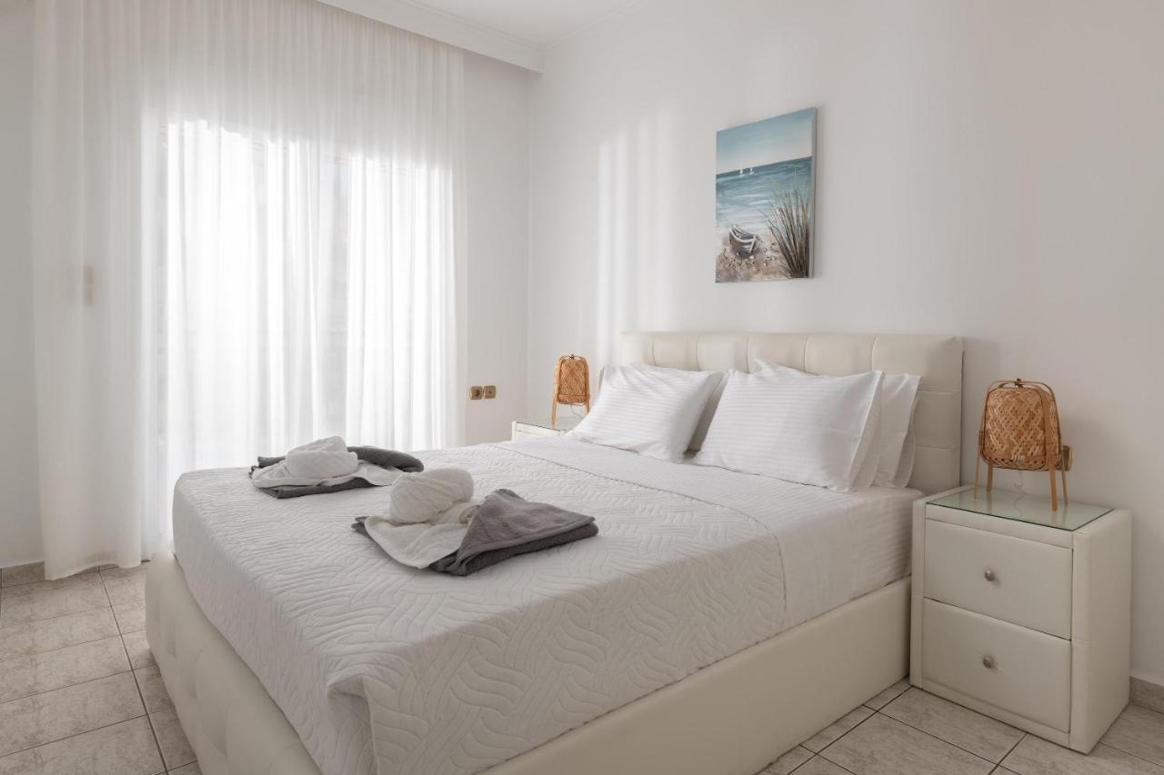 White&Blue Luxury Suites Ialysos  Exterior photo