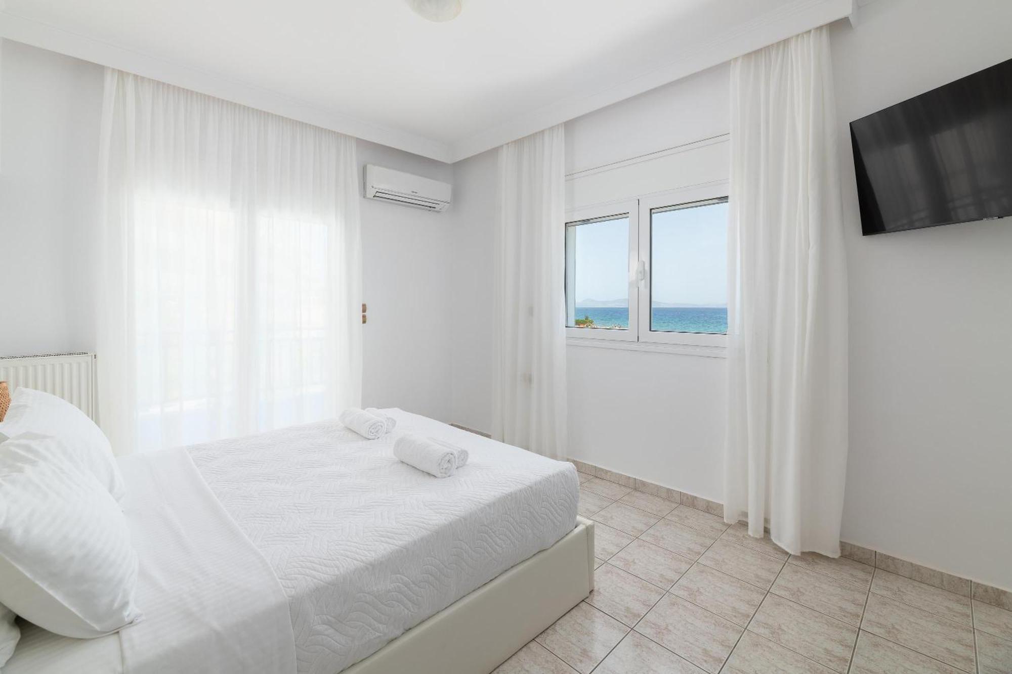 White&Blue Luxury Suites Ialysos  Exterior photo