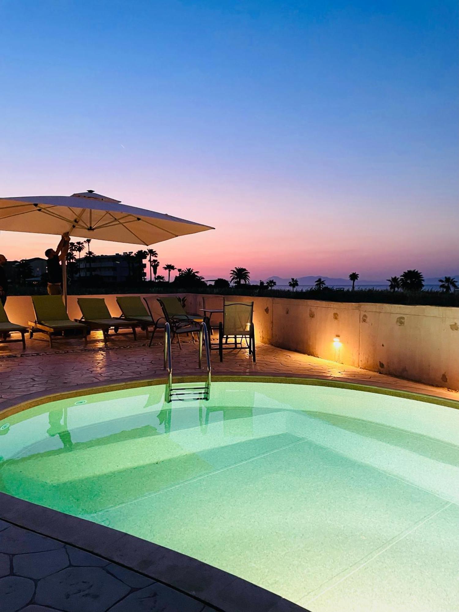 White&Blue Luxury Suites Ialysos  Exterior photo